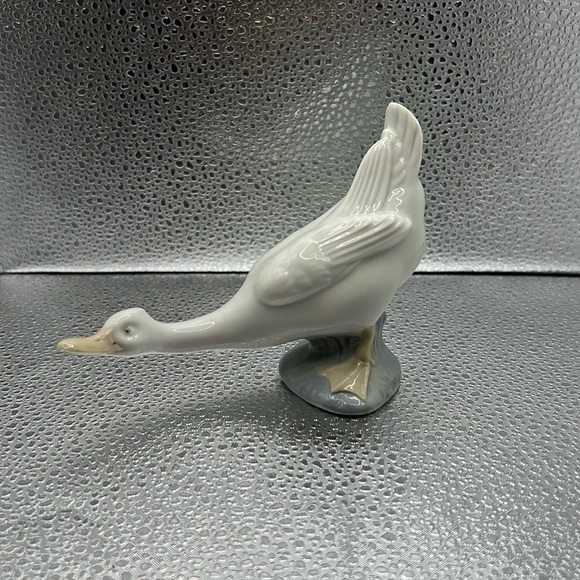 Nap by Lladro porcelain goose figurine - Picture 1 of 4
